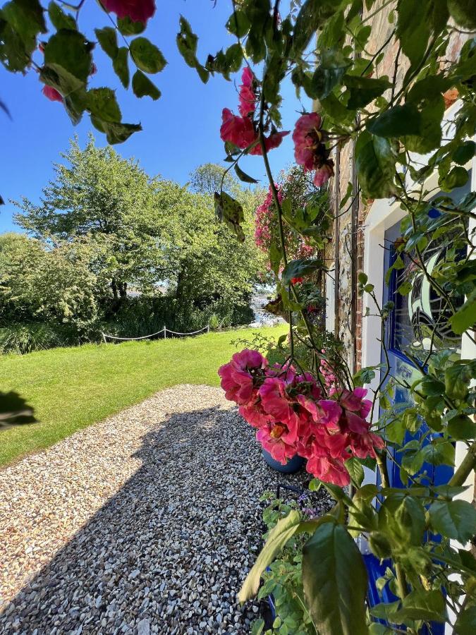 Adorable Two Bed Norfolk Broads Holiday Home - River Views With Moorings & Fishing Stalham Luaran gambar